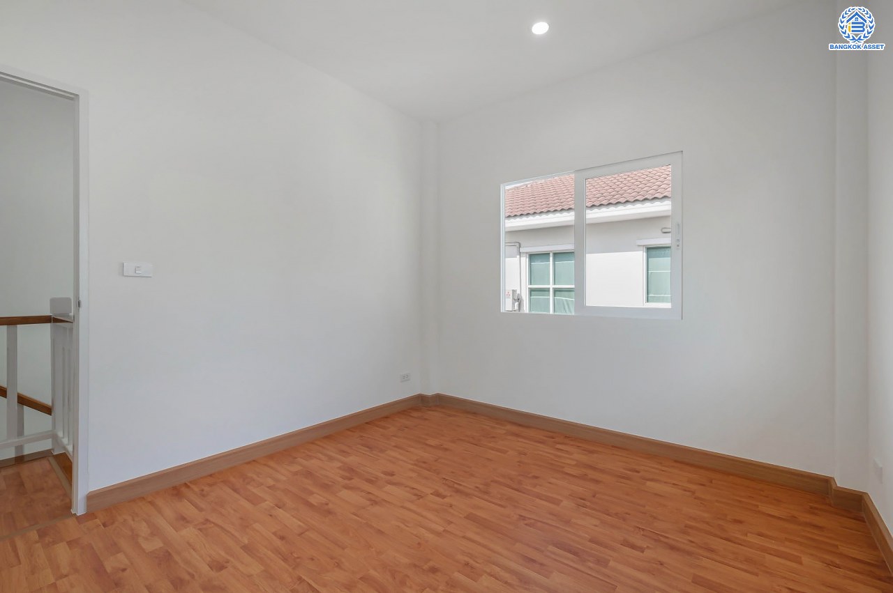 บ้านมือสองตกแต่งใหม่ โครงการ คาซ่าวิลล์ ราชพฤกษ์-แจ้งวัฒนะ จากแบรนด์ Q.House ต่อเติมครบพร้อมเข้าอยู่ เนื้อที่ 50 ตร.ว. ฟังก์ชันจัดเต็ม 3 ห้องนอน 2 ห้องน้ำ จอดรถได้ 2 คัน บนทำเลศักยภาพ ติดถนนราชพฤกษ์ ใกล้ทางด่วน "แจ้งวัฒนะ" และเซ็นทรัลแจ้งวัฒนะ